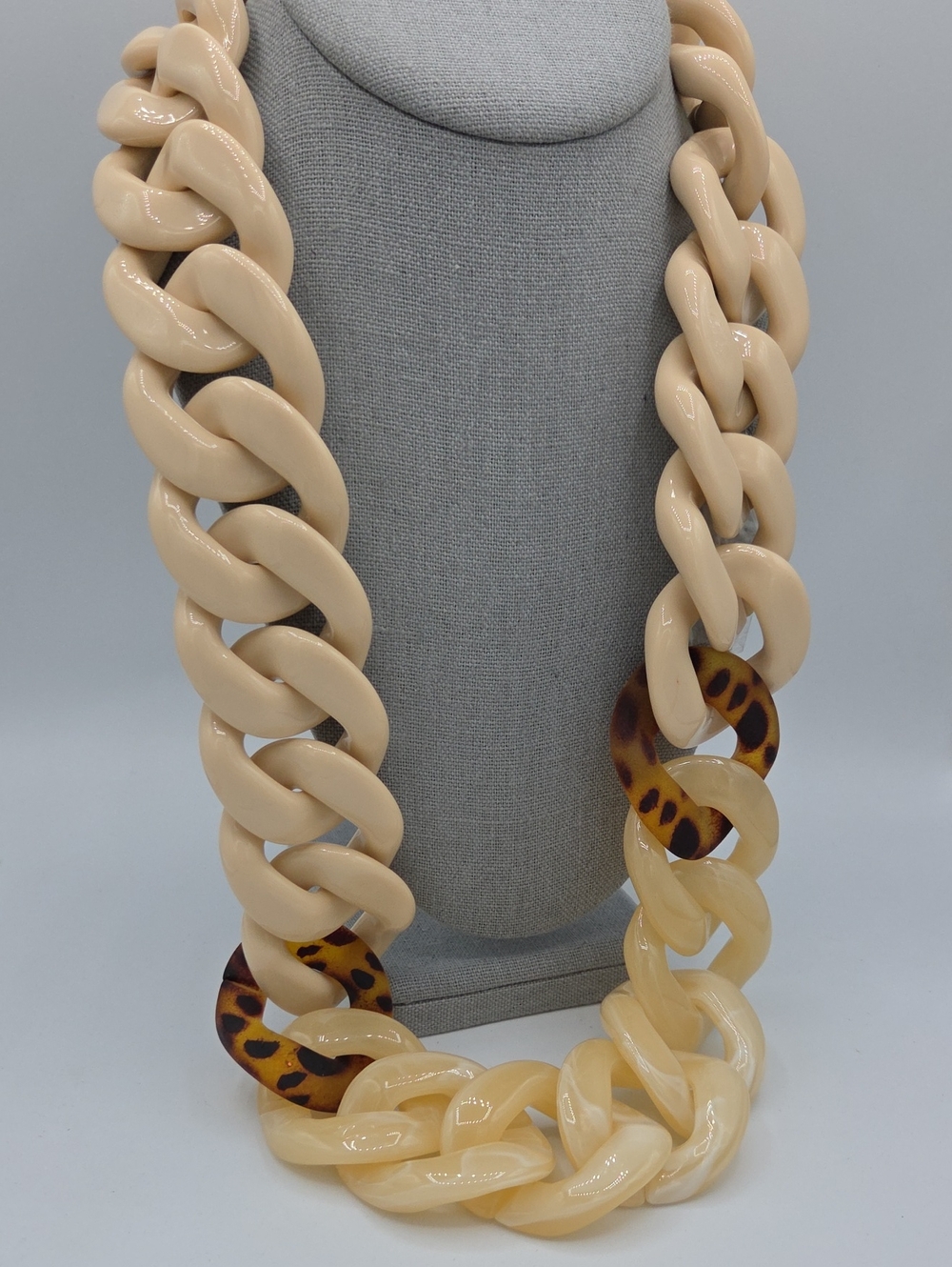 5 for $25! Rush By Denis & Charles Beige Resin Link Necklace Tortoise Color